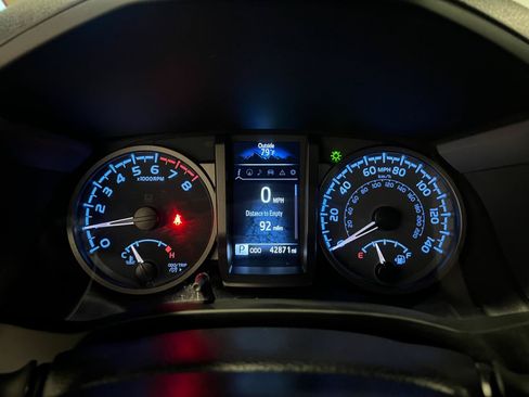 Used 2023 Toyota Tacoma TRD Off-Road w/ Advanced Technology Package AWD/4WD image 12