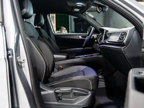 Used 2025 Volkswagen Atlas Cross Sport SE image 12