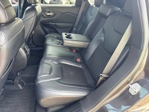 Used 2021 Jeep Cherokee Latitude Plus AWD/4WD image 6