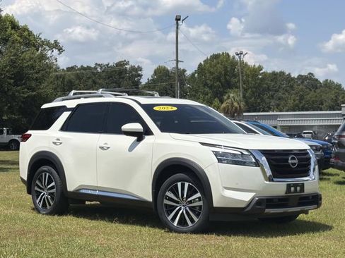 Used 2024 Nissan Pathfinder Platinum FWD image 15
