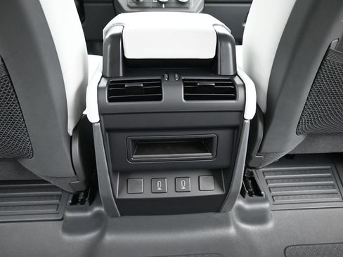 New 2026 Land Rover Defender 110 X-Dynamic SE AWD/4WD image 21