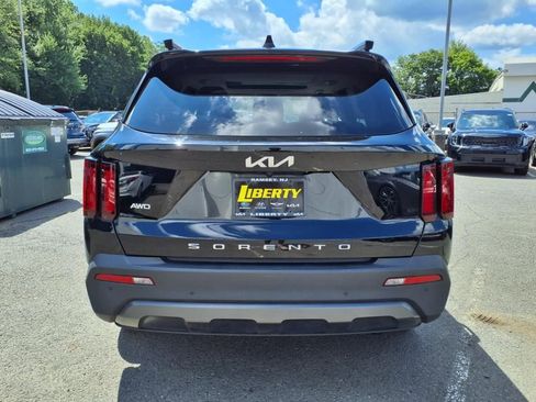 Certified 2022 Kia Sorento S w/ Panoramic Sunroof Package image 5
