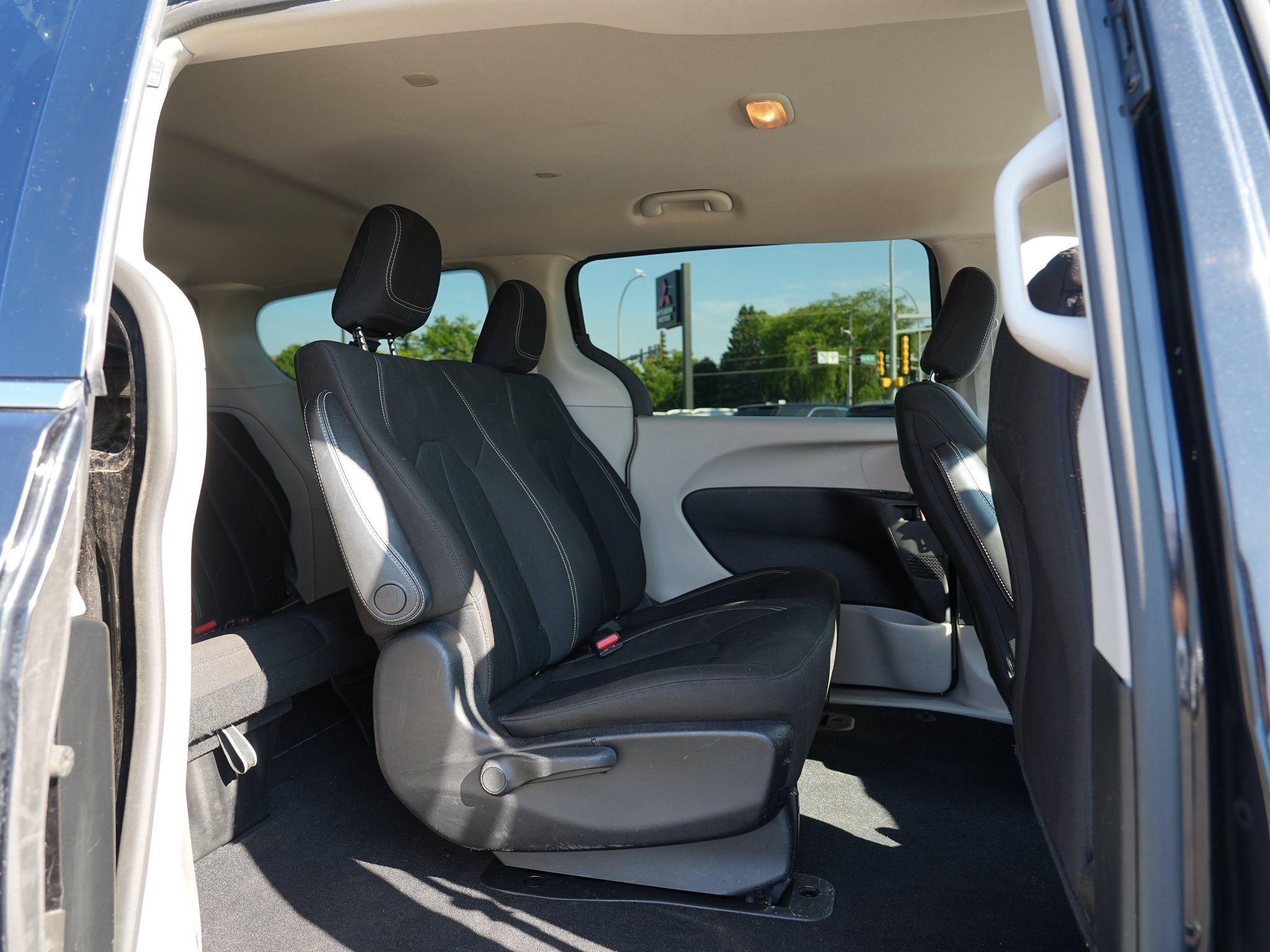 Used 2020 Chrysler Voyager L FWD image 27