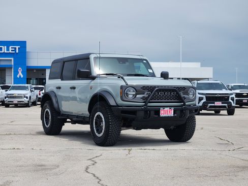 Used 2024 Ford Bronco Badlands w/ Sasquatch Package AWD/4WD image 3