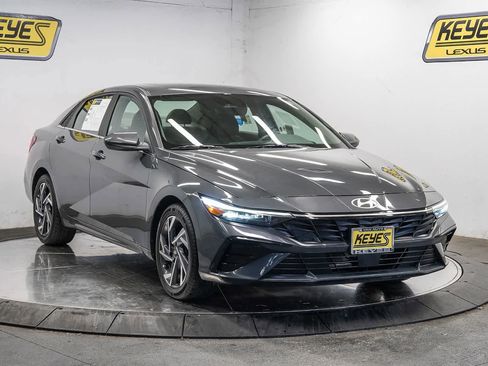 Used 2025 Hyundai Elantra SEL FWD image 5