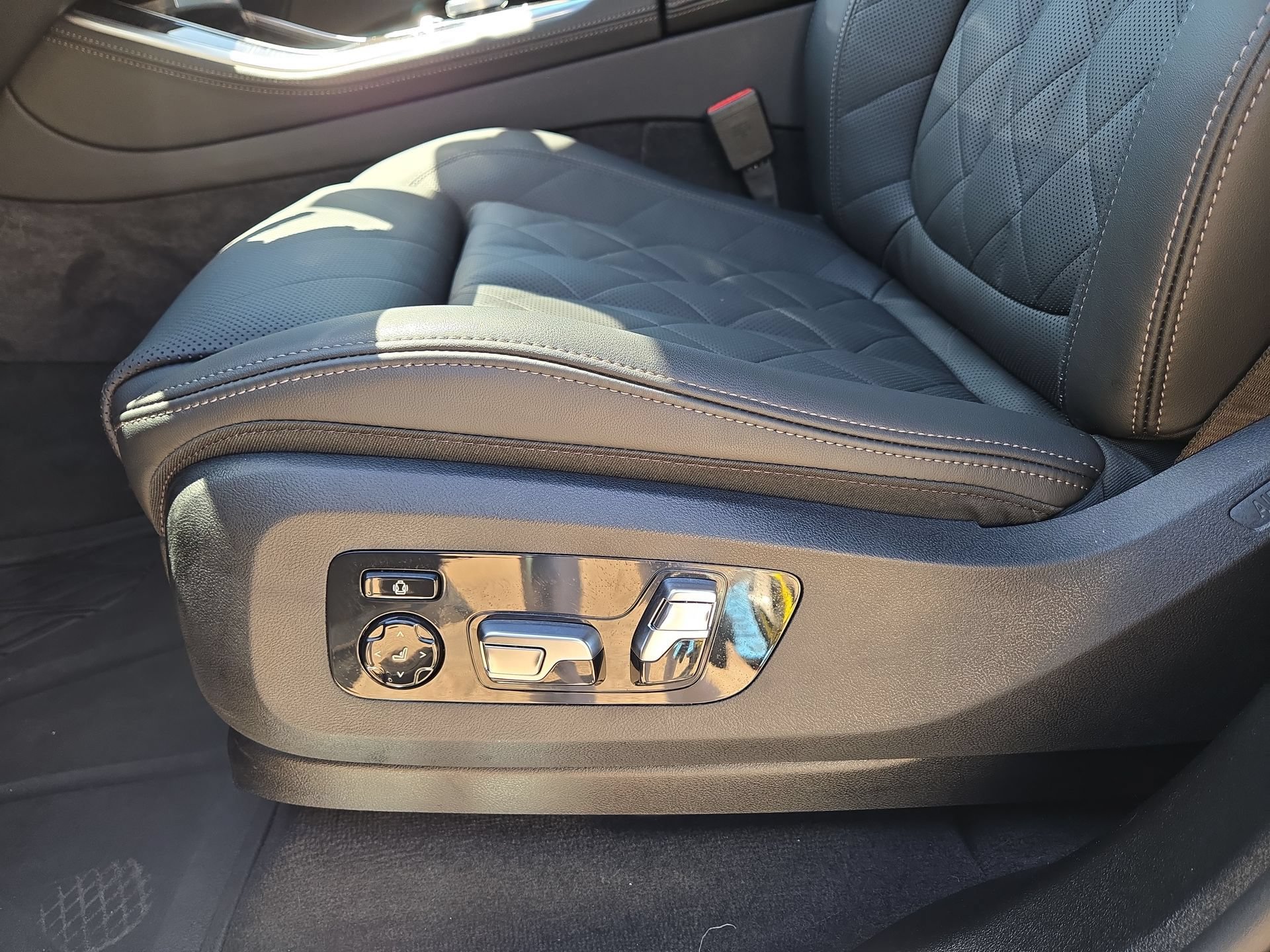 Used 2026 BMW X5 xDrive50e w/ M Sport Package AWD/4WD image 17
