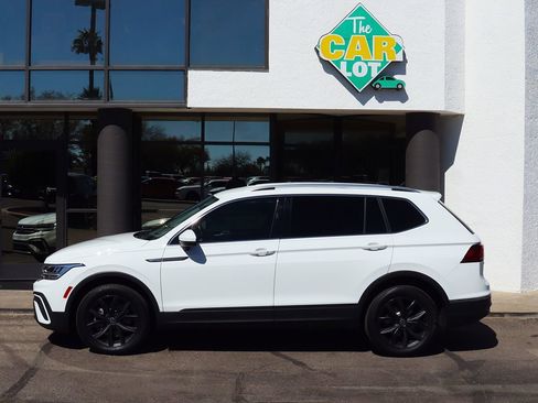 Used 2024 Volkswagen Tiguan SE FWD image 8