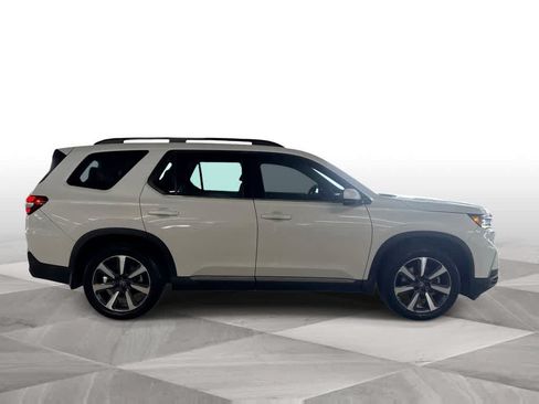 Used 2023 Honda Pilot Touring image 9