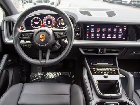 Used 2024 Porsche Cayenne w/ Premium Package image 13