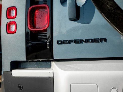 Used 2025 Land Rover Defender 110 S AWD/4WD image 7