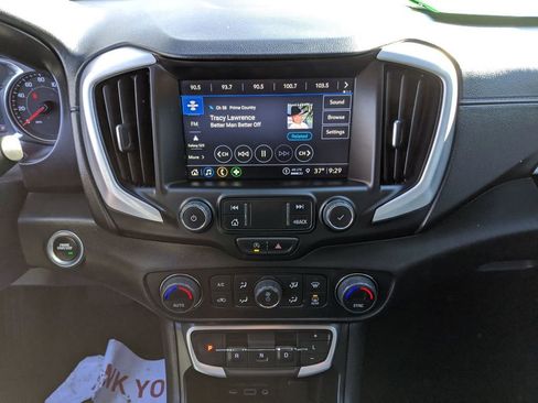 Used 2024 GMC Terrain SLT image 13