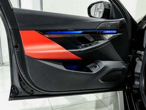 Used 2025 BMW M5 w/ Carbon Package image 41