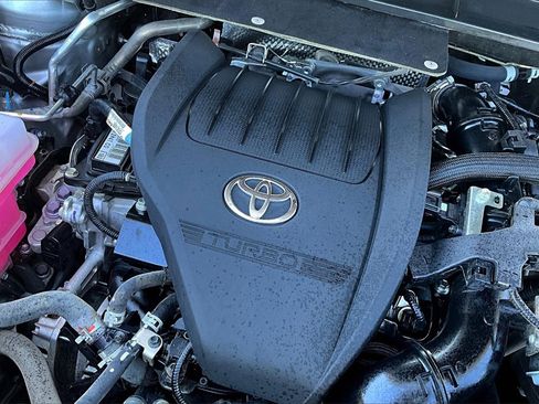 Used 2024 Toyota Highlander LE image 35