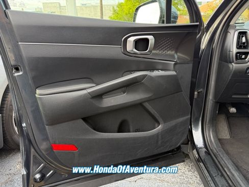Used 2022 Kia Sorento LX AWD/4WD image 14