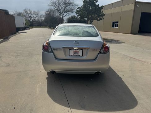 Used 2010 Nissan Altima 2.5 S image 3