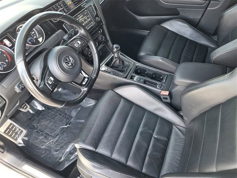 Used 2017 Volkswagen Golf R 4-Door image 15