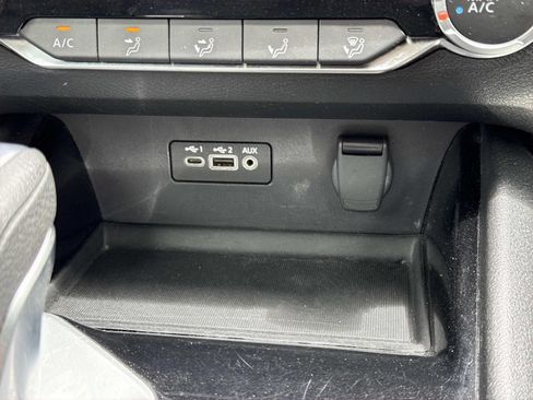 Used 2024 Nissan Altima 2.5 SV FWD image 12