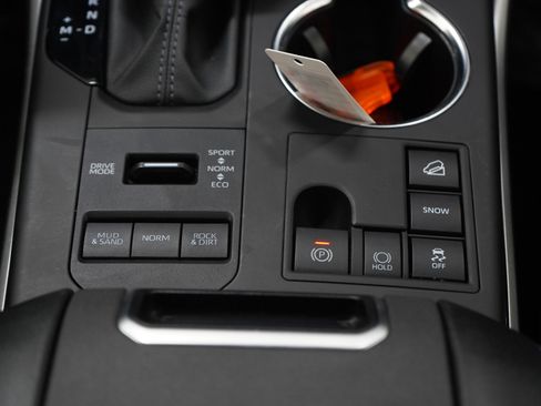 Used 2024 Toyota Highlander XLE image 22