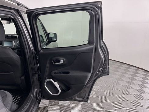 Used 2018 Jeep Renegade Latitude w/ Safety & Security Group image 37