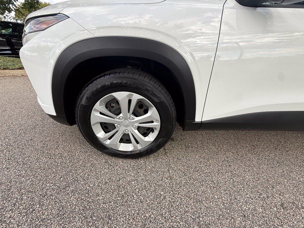 Used 2025 Chevrolet Trax LS FWD image 28