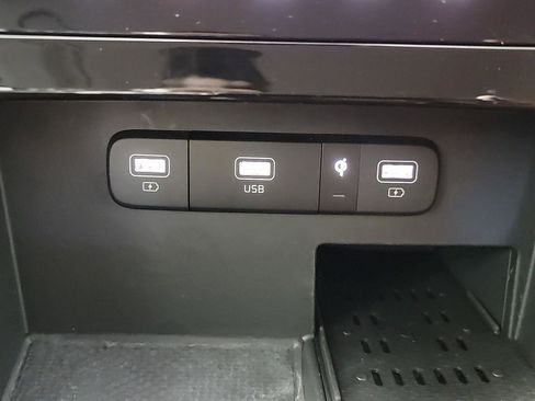Used 2024 Kia Carnival SX FWD image 35