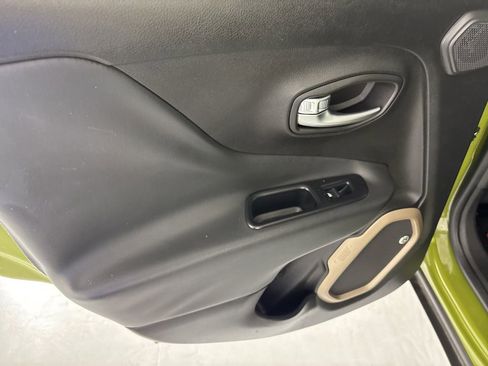 Used 2016 Jeep Renegade 75th Anniversary FWD image 22