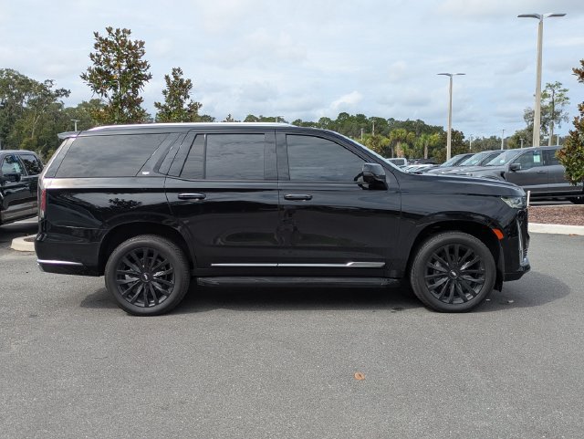 Used 2023 Cadillac Escalade Luxury AWD/4WD image 2