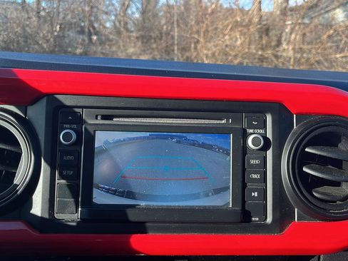 Used 2017 Toyota Tacoma SR image 16