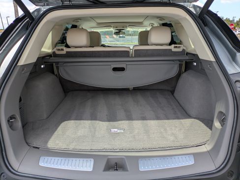 Certified 2023 Cadillac XT5 Premium Luxury w/ LPO, Premium Carpet Package FWD image 10