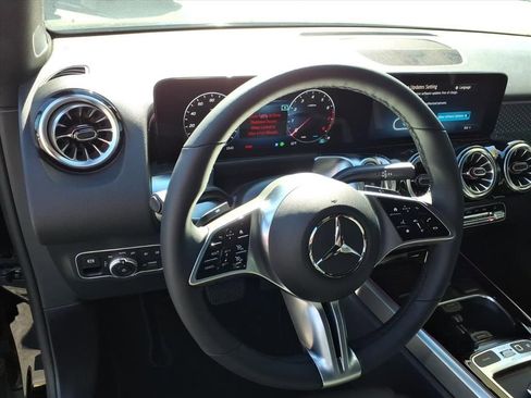 New 2025 Mercedes-Benz GLB 250 4MATIC image 16