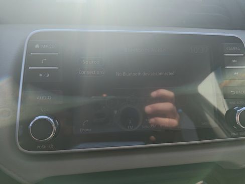 Used 2021 Nissan Versa SV FWD image 17