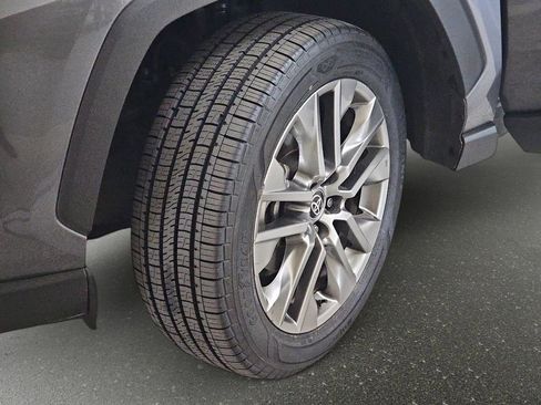Used 2022 Toyota RAV4 XLE Premium AWD/4WD image 34