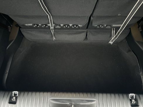 Used 2025 Chrysler Pacifica Select FWD image 34