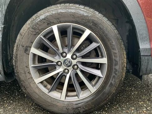 Used 2017 Toyota Highlander XLE AWD/4WD image 19