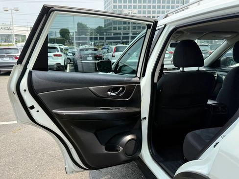 Used 2016 Nissan Rogue S FWD image 24