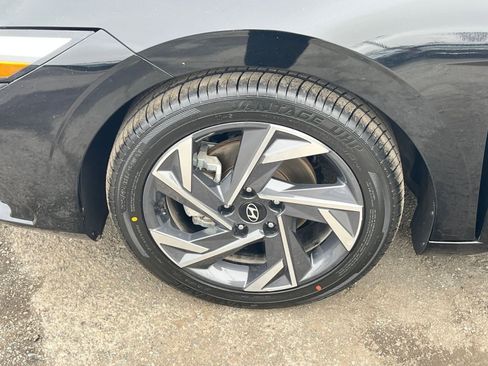Used 2025 Hyundai Elantra SEL image 28
