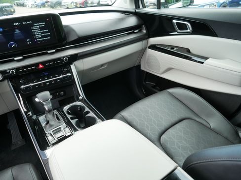 Certified 2023 Kia Carnival EX FWD image 11