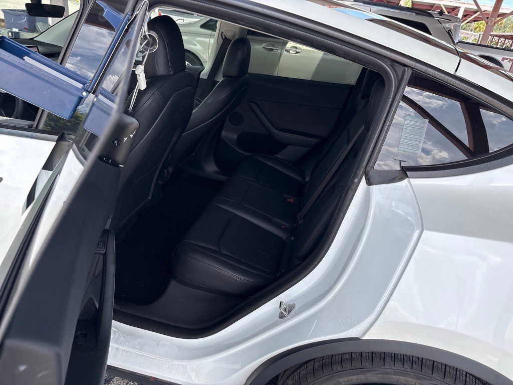 Used 2022 Tesla Model Y Performance AWD/4WD image 6