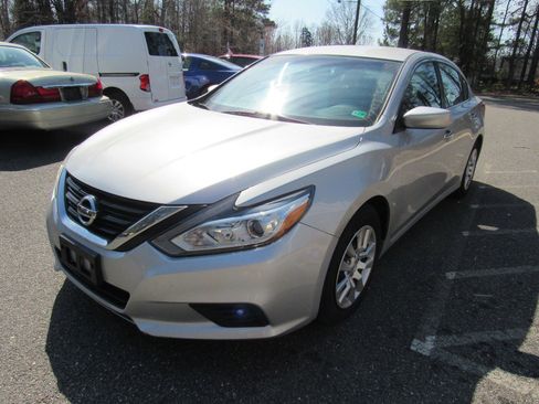 Used 2017 Nissan Altima 2.5 S w/ Power Driver Seat Package image 2