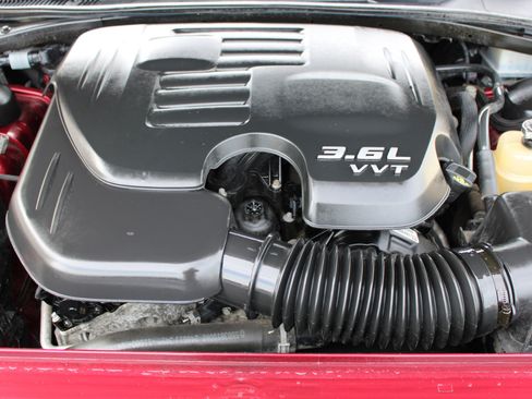 Used 2019 Dodge Challenger SXT image 44