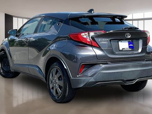 Used 2019 Toyota C-HR LE FWD image 4