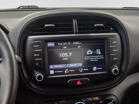 Used 2025 Kia Soul LX w/ LX Technology Package FWD image 16