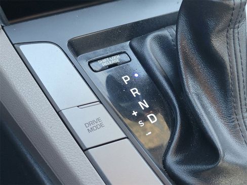 Used 2020 Hyundai Elantra SEL image 27