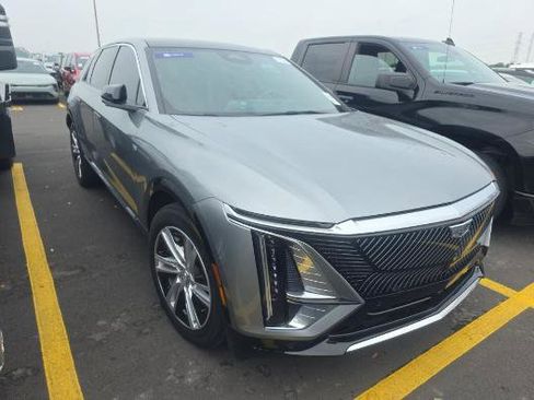 Used 2024 Cadillac Lyriq Tech RWD image 3