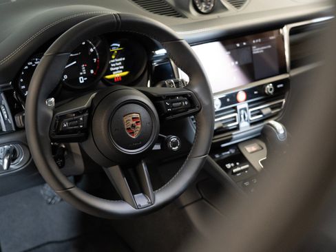 Certified 2025 Porsche Macan Turbo AWD/4WD image 15