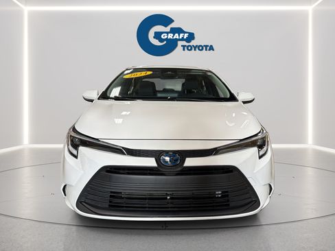 Used 2024 Toyota Corolla LE AWD/4WD image 2