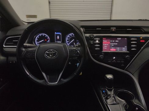 Used 2018 Toyota Camry SE w/ Moonroof Package FWD image 22