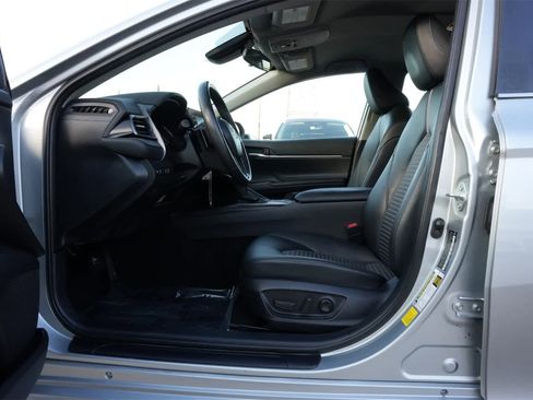 Used 2023 Toyota Camry SE image 16