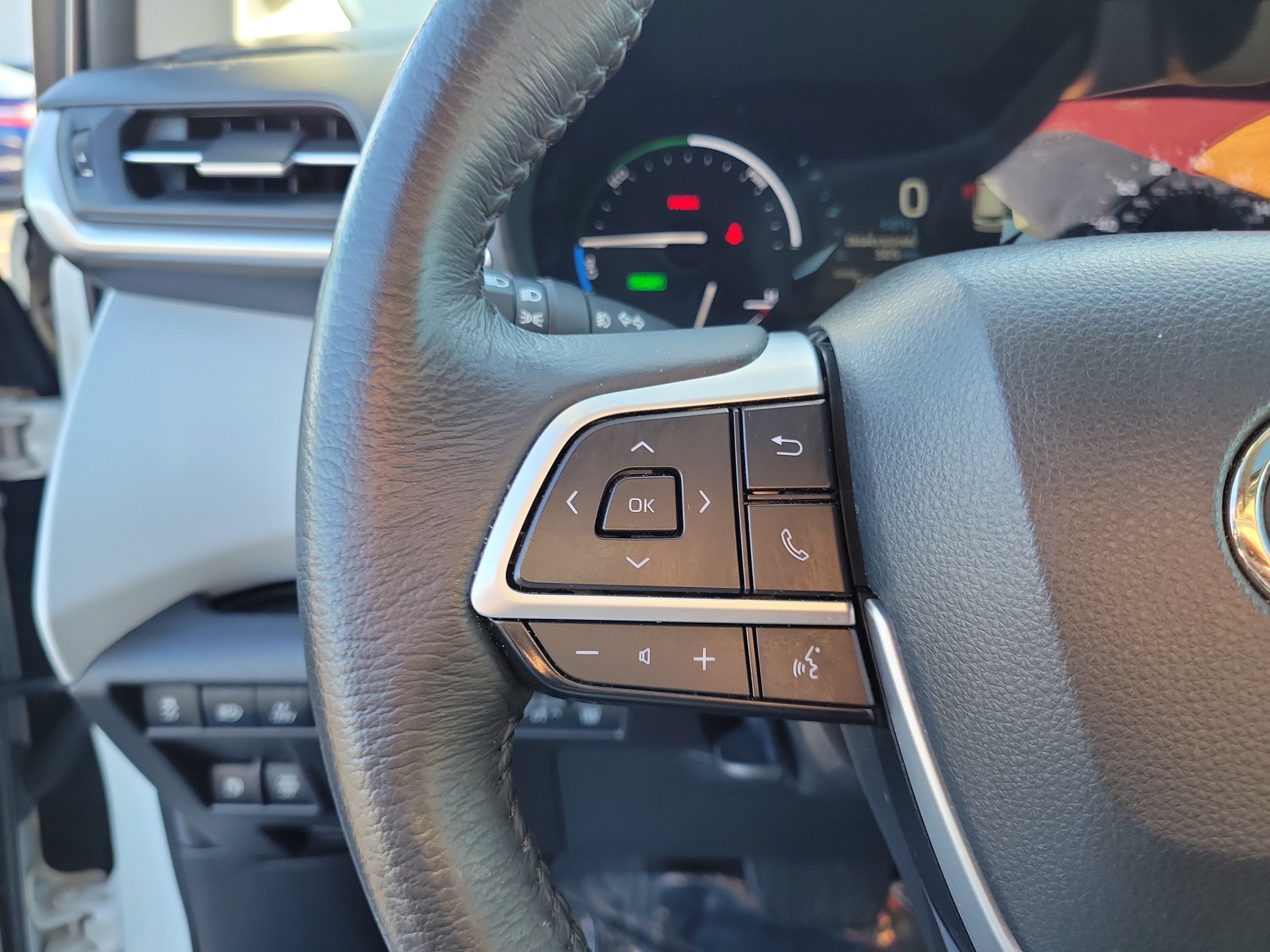 Used 2025 Toyota Sienna XLE w/ XLE Plus Package FWD image 23