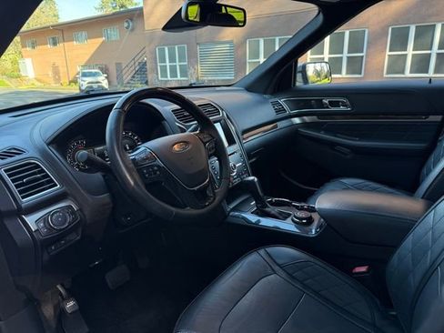 Used 2017 Ford Explorer Platinum AWD/4WD image 9
